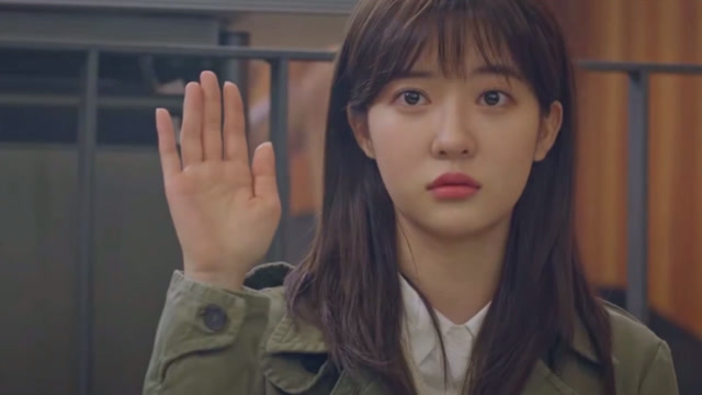 雪雅因太优秀遭同学排挤,从小就没有要好的朋友