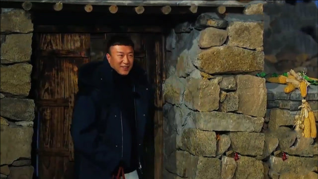 孙红雷突袭蘑菇屋,一副土匪头子风范,赵丽颖吓到不敢出声!