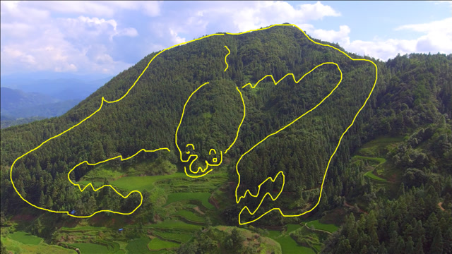 此山形状独特,神似电影里的大金刚,真是威武霸气的风水宝地