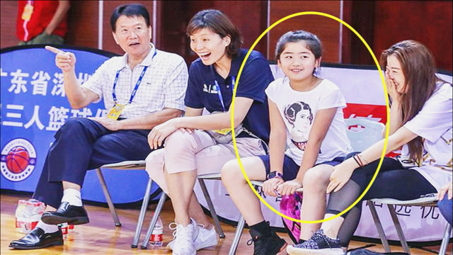 姚明女儿长大了10岁身高直追1米9叶莉网友真不像10岁身材啊