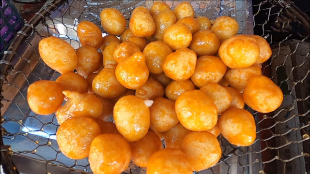 长沙特色美食,火了30年的糖油坨坨,色泽金黄无比诱人
