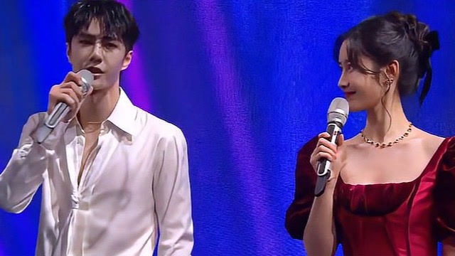 穿丝绒白衫的王一博有多帅?连经常见他的梁田,都频频偷瞄!