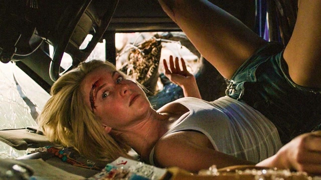 电影《搭车遇狼惊魂记》解说,这样漂亮的女人遇到了坏人#电影种草指南