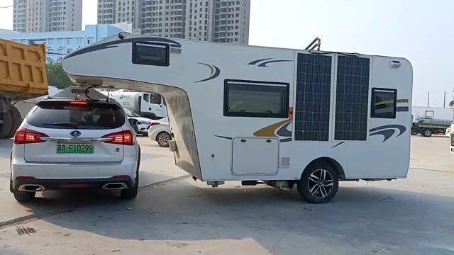 国产拖挂房车大创新,罕见背驼式机构空间利用到极致,配置超给力!