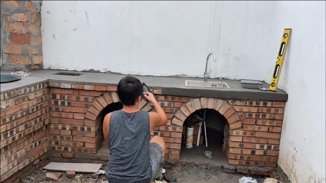 户外厨房土灶台(三),我老公说,最终台面效果是白色,不贴瓷砖