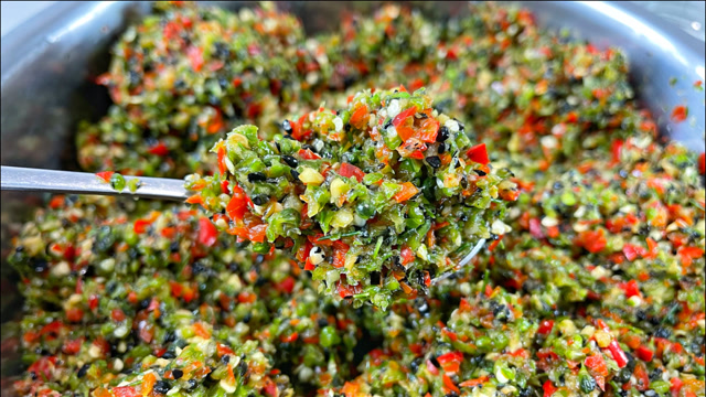 韭菜花咸菜正确的腌制方法,味道鲜美香辣下饭,放一年不会坏