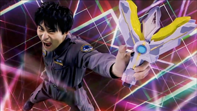 泽塔奥特曼:两次搞笑变身,遥辉刚拿到武器不会用,泽塔被误伤