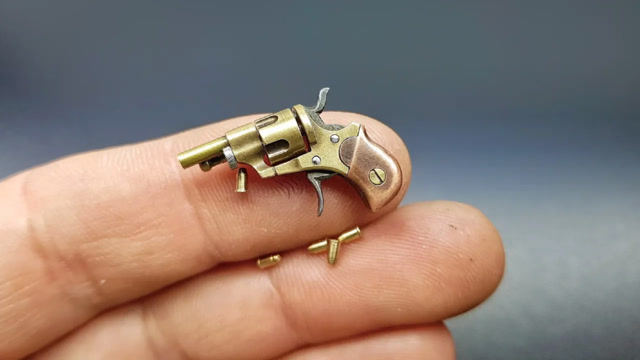 世界上最小的左轮手枪开枪那一刻太令人吃惊了