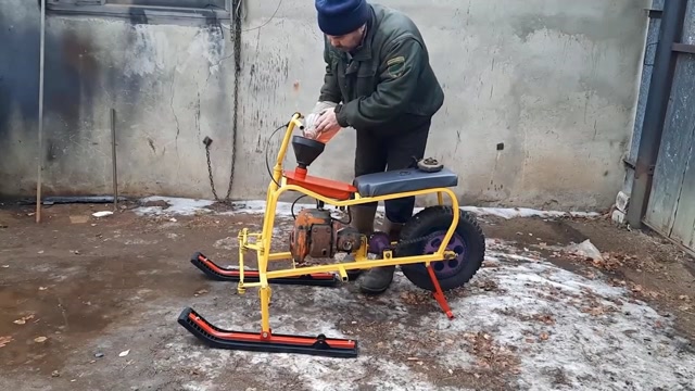 报废的自行车不要扔,牛人将其改装成滑雪神器,孩子高兴坏了