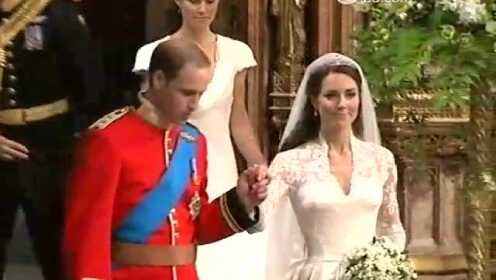 威廉与凯特向女王行礼 牵手离开教堂