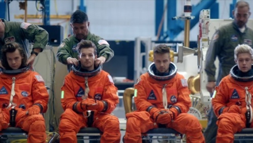One Direction《Drag Me Down》