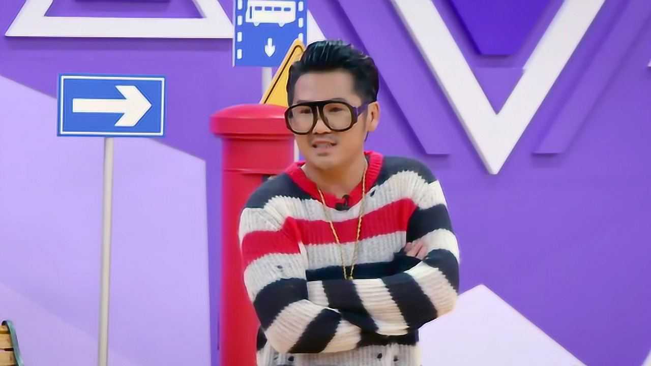 曹格被粉丝要求学肚皮舞,无奈之下只能跳了个跟儿子学的舞蹈_综艺