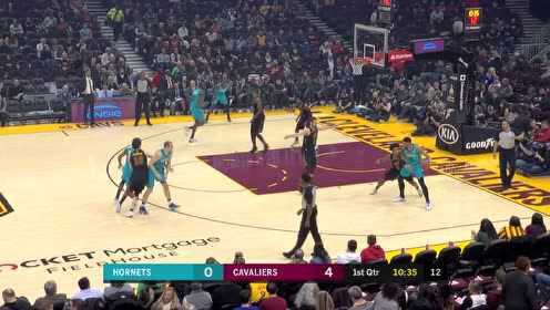 《NBA全场集锦》送分题？泽勒直杀内线飞身劈筐无人防