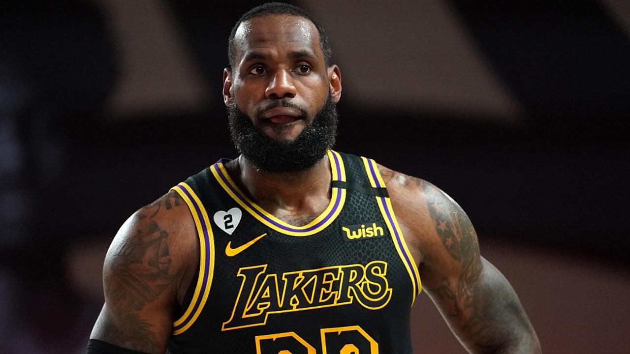 球场放大镜今日荣膺nba季后赛历史第一人詹姆斯历年季后赛精彩混剪