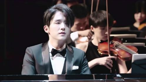太帅了吧！弹钢琴的张新成简直就是王子 请接收这份视听盛宴 ！