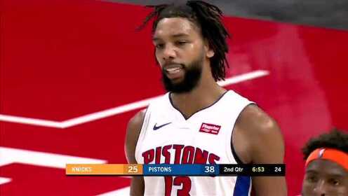 《NBA全场回放》【回放】尼克斯vs活塞第2节 罗宾逊禁区埋伏暴扣得手