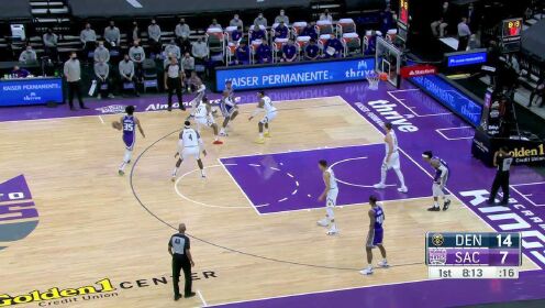 《NBA全场集锦》面对三人包围不慌 巴格利原地起飞送球入篮