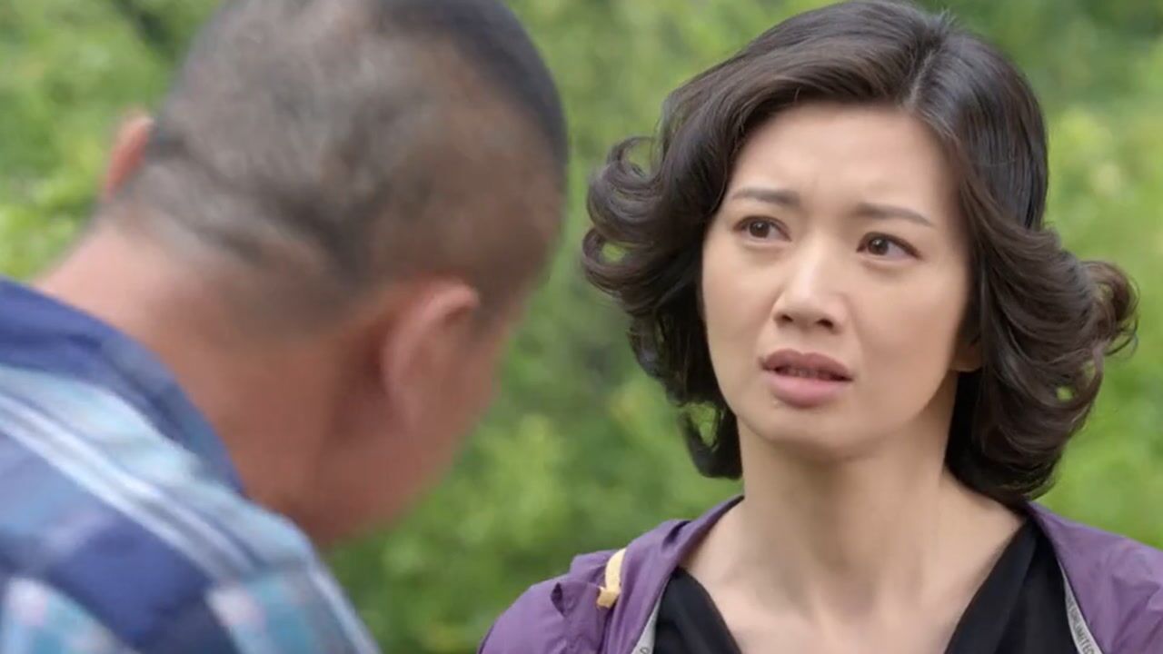 《女怕嫁错郎》第20集02:曲萍被巴溜子拉来拉去的这段着实把我给笑惨