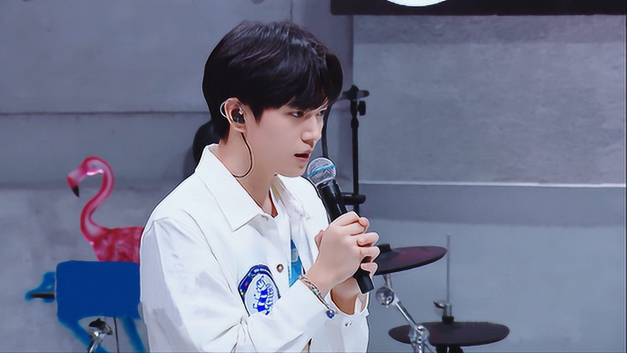 夏天是一切故事的开始,何子龙《夏与你》唱出恋爱的纯洁_综艺_高清