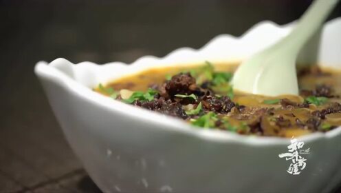 脆甜的羊肚菌+糯香的土豆泥，这碗新疆特色野蘑菇汤饭也太香了！