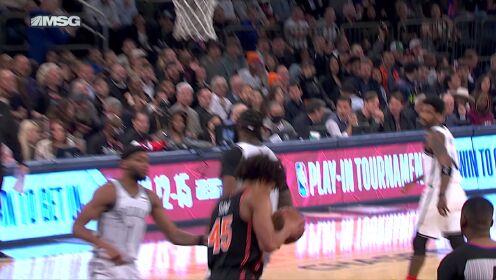 《NBA全场集锦》攻防两端全面发力 希姆斯先送暴扣反手大帽封盖庄神