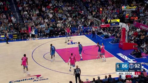 《NBA全场集锦》领袖气质展露无疑 库兹马超远三分命中得分破30