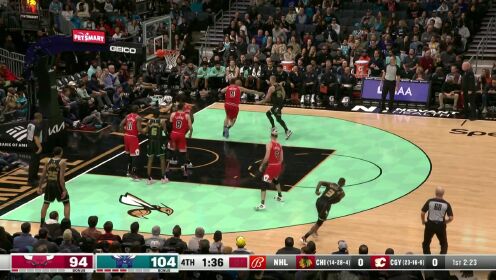 《NBA全场集锦》这是个后卫吧！普拉姆利大秀运球左右急停跳投命中杀死比赛