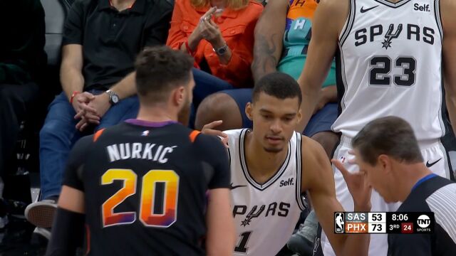 皓篮球：文班亚马缺少自信面对杜兰特不敢出手反而交给队友完成2+1