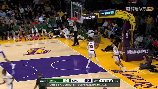 NBA：利拉德轻松突破伍德 上篮打成2+1