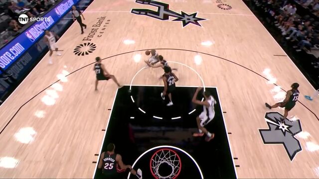 回顾热火vs马刺交战记录 巴特勒与文班亚马硬碰硬