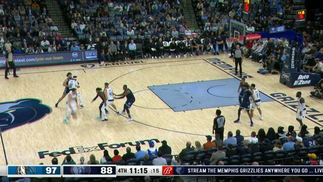 东契奇眼观六路送香饼 克勒贝尔心领神会空接暴扣