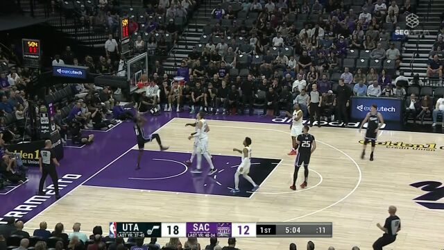 一顿乱战之中赫尔特抢下皮球 连线蒙克完成空接上篮