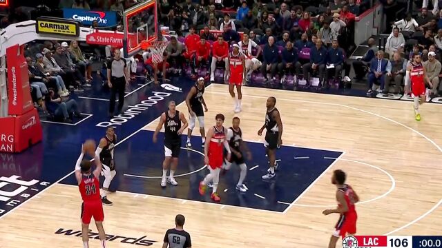 威少丝滑转身妙传小卡 解说嗨了：想起了科比