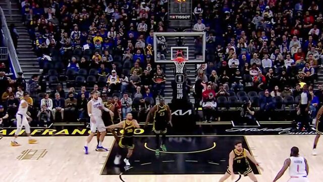 扛起球队！哈登撤步三分迎射克莱 只给勇士留1秒