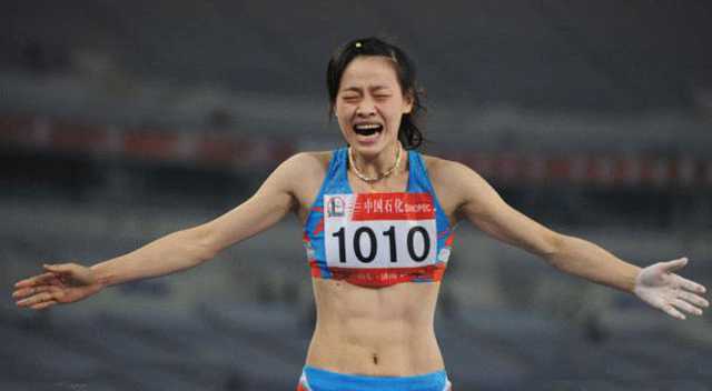 体育资讯吴莎全运会撑杆跳比赛视频曝光现场奋力呐喊