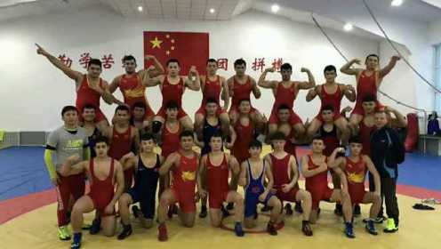 看看中国摔跤运动员如何训练