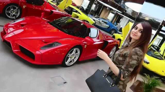 亿万富翁女友开着法拉利恩佐去疯狂购物