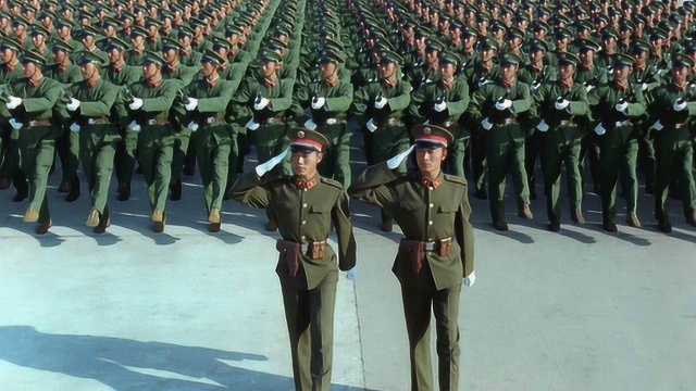 84年经典阅兵分列式正式开始一声呐喊握枪