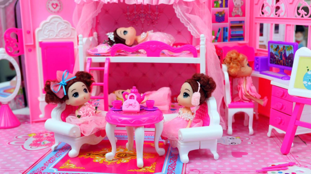 芭比娃娃双胞胎姐妹搬新家玩具故事