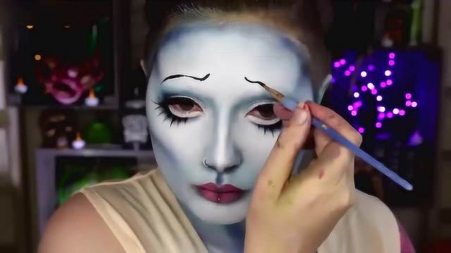 神奇的易容术美女化妆真是太厉害了瞬间画成了僵尸新娘