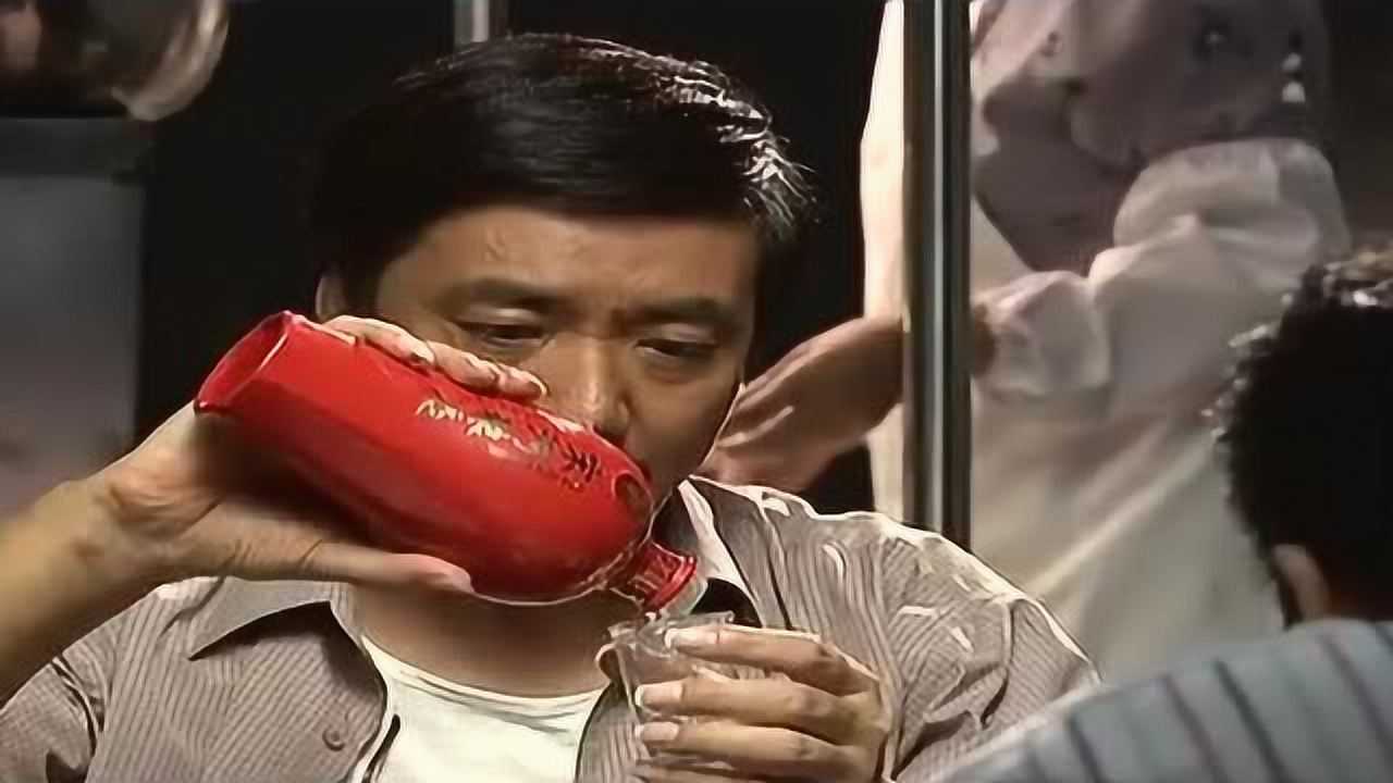 手机聪明绝顶范明和小年轻喝酒被忽悠了