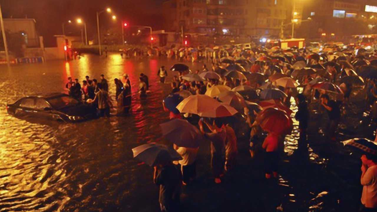 回顾五年前北京721特大暴雨79人死亡经济损失上百亿_高清