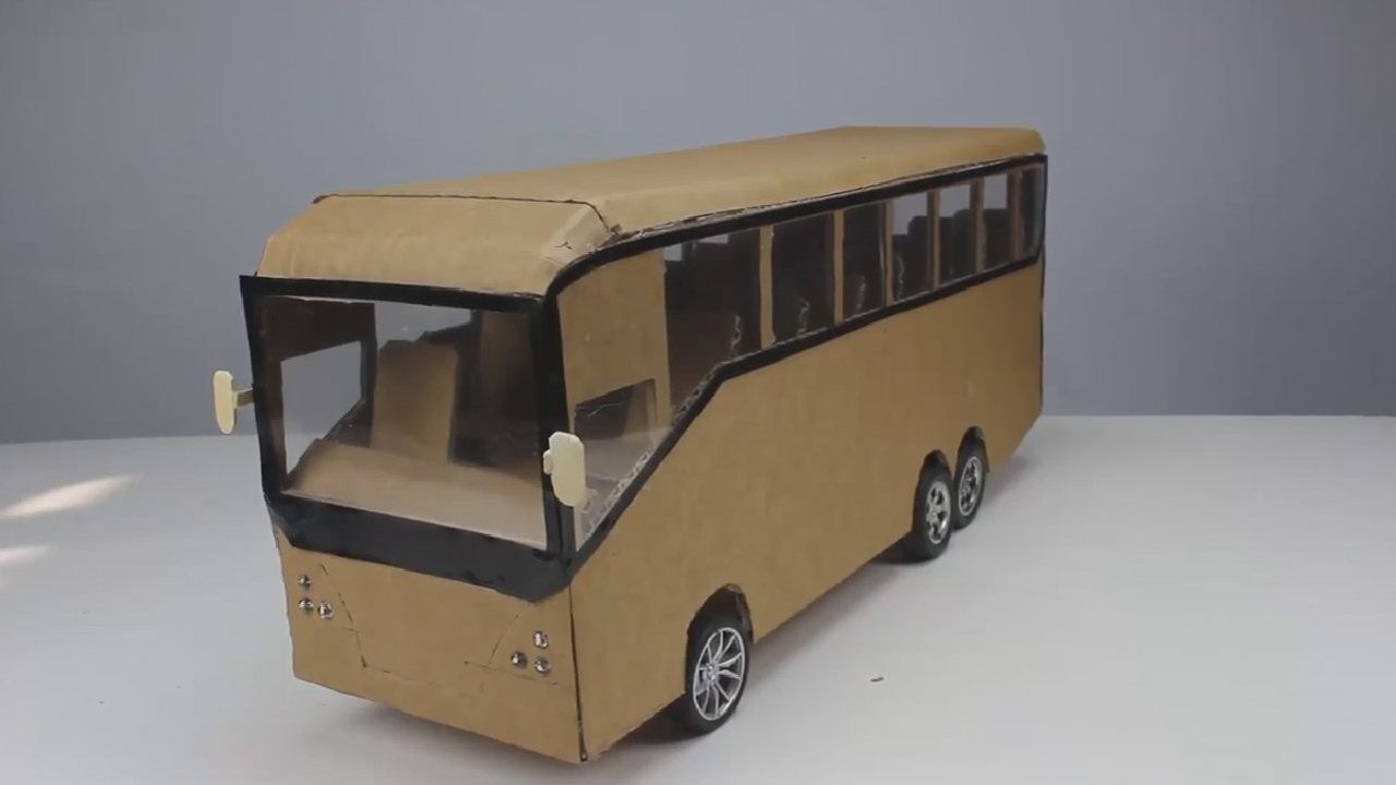 纸板做成的公交车,看看制作过程