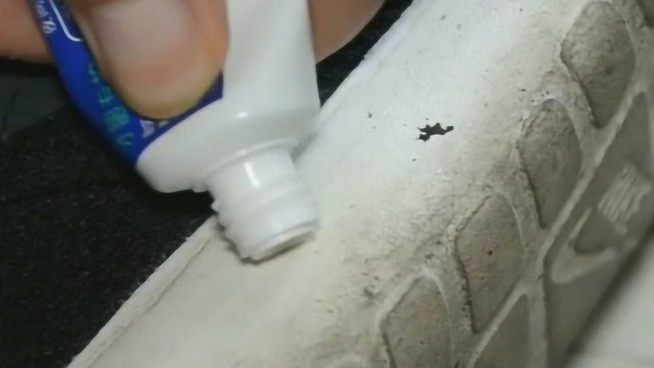 白鞋清洗有诀窍，用这种方法怎么刷怎么白！很管用_高清