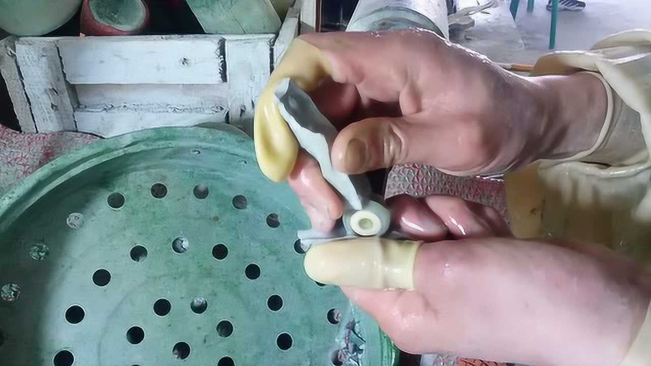 玉石戒指的打磨抛光过程这么繁琐我都不好意思还价了