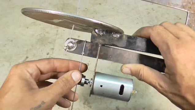 牛人低成本自制电动线锯切割小物件方便多了