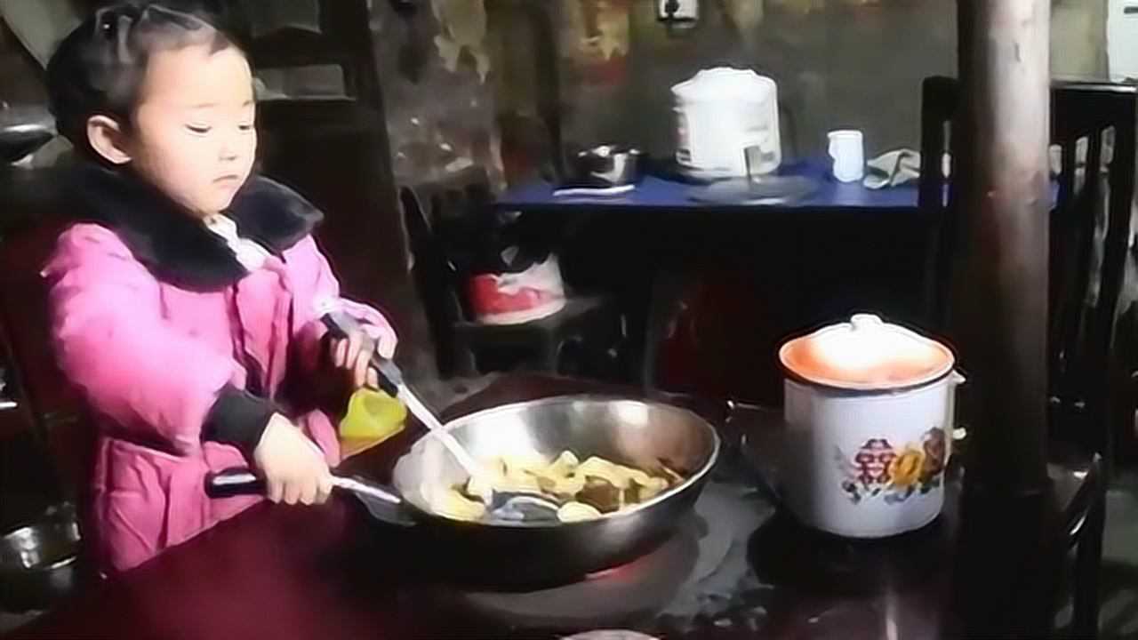 5岁小女孩做了成人都做不了的事情，看的想哭！_高清