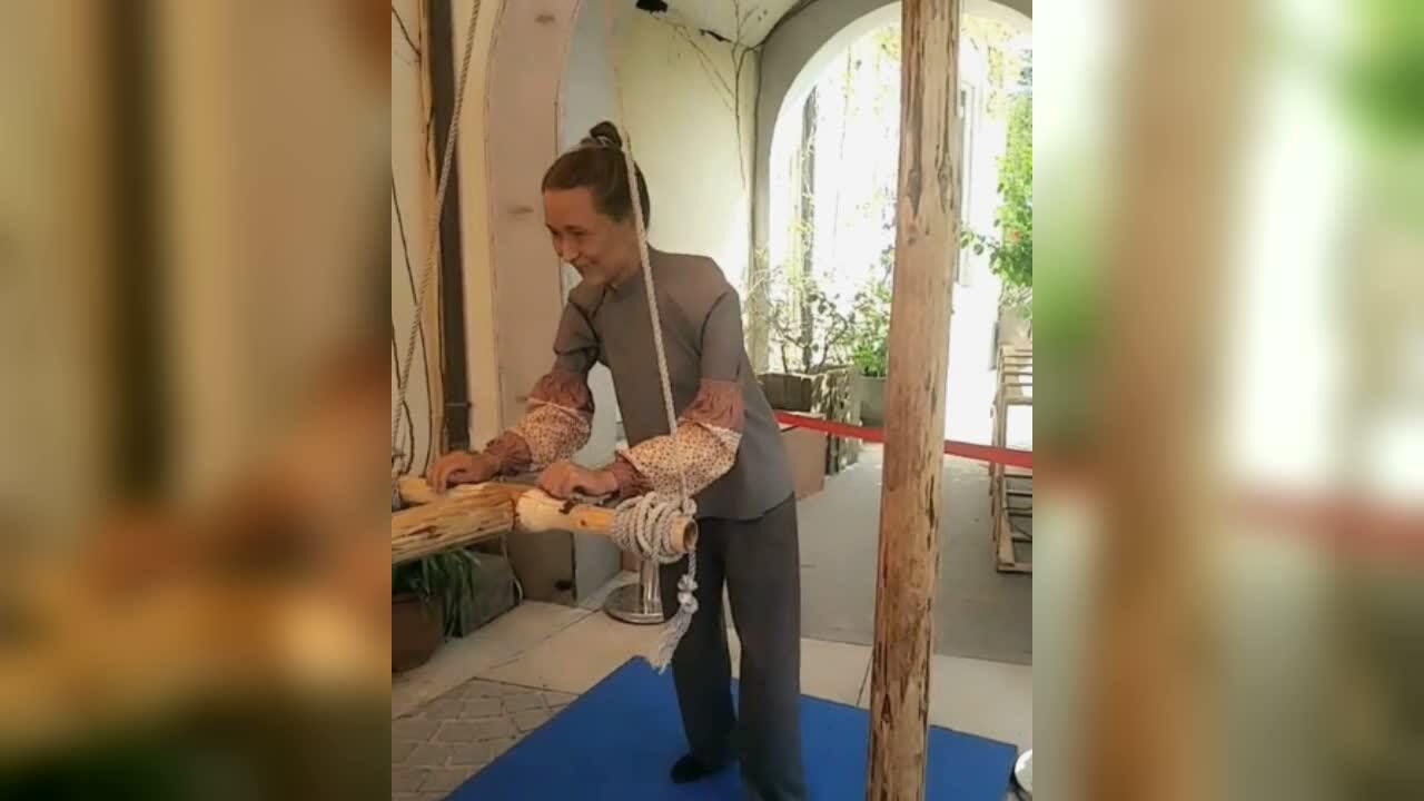 推磨的老奶奶，你能分清真人还是假人吗_腾讯视频