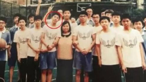 蔡徐坤学生时代照片曝光：太青涩了，左叶却一直陪伴在他左右！