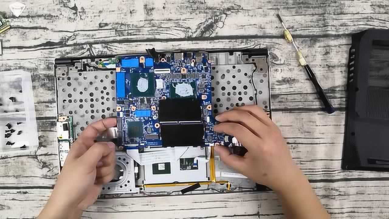 机械师全面屏游戏笔记本电脑f117b全面拆卸机器教程上集